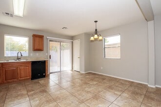 2081 E Paso Fino Dr in San Tan Valley, AZ - Foto de edificio - Building Photo