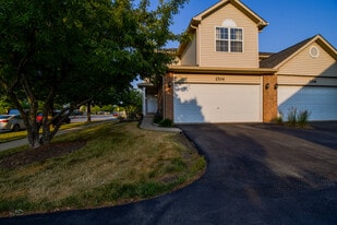 1704 Windward Ave in Naperville, IL - Building Photo