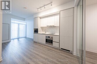 180 Front St E in Toronto, ON - Building Photo - Building Photo