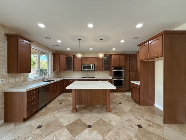 11758 Bradford Commons Dr in Las Vegas, NV - Building Photo - Building Photo