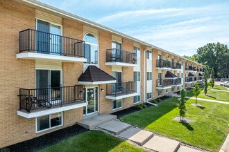 Scotsdale in Coralville, IA - Foto de edificio - Building Photo