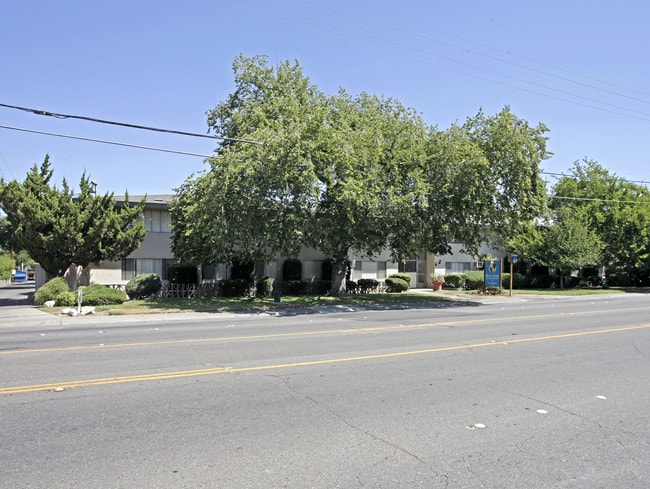 Terry Crest Apartments in Sacramento, CA - Foto de edificio - Building Photo