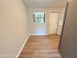 1033 Ake Ln in Jacksonville, FL - Foto de edificio - Building Photo