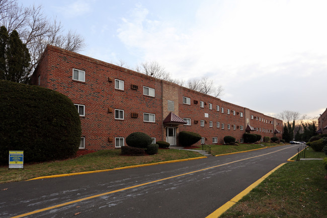 Sandalwood Apartments in Philadelphia, PA - Building Photo - Building Photo