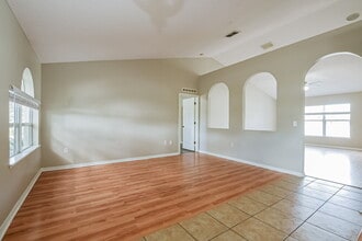 744 Westcliffe Dr in Winter Garden, FL - Foto de edificio - Building Photo