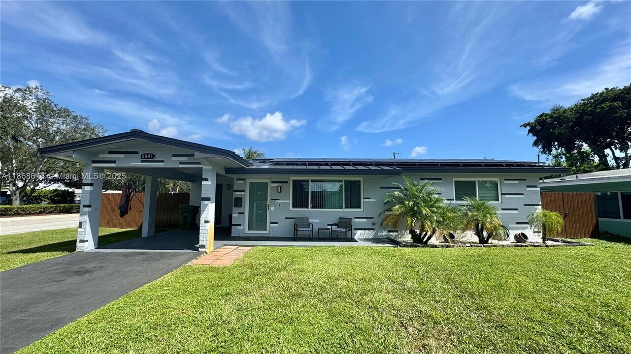 8891 NW 11th St in Pembroke Pines, FL - Building Photo