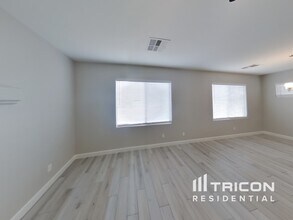 10753 Tuckermans Ave in Las Vegas, NV - Building Photo - Building Photo