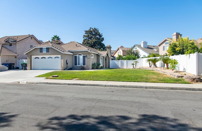 26143 Newport Ave in Loma Linda, CA - Foto de edificio - Building Photo