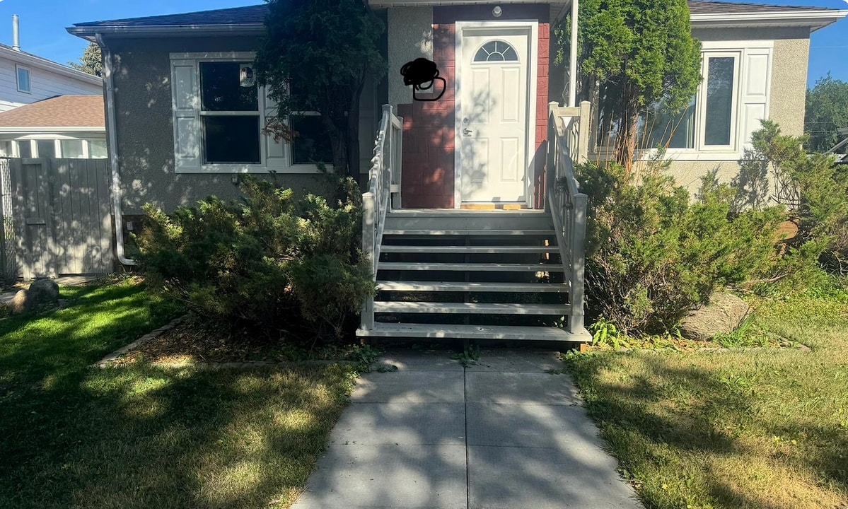 12117 42 St NW in Edmonton, AB - Building Photo