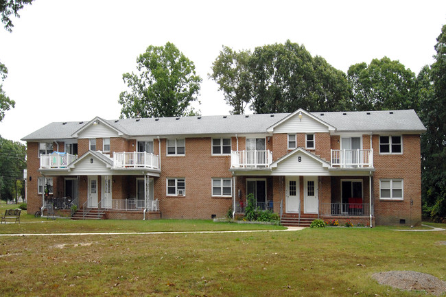 Tilton Gardens Apartments in Egg Harbor Township, NJ - Foto de edificio - Building Photo