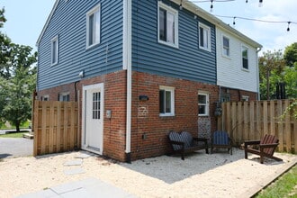2234 Roanoke Dr in Alexandria, VA - Building Photo - Building Photo
