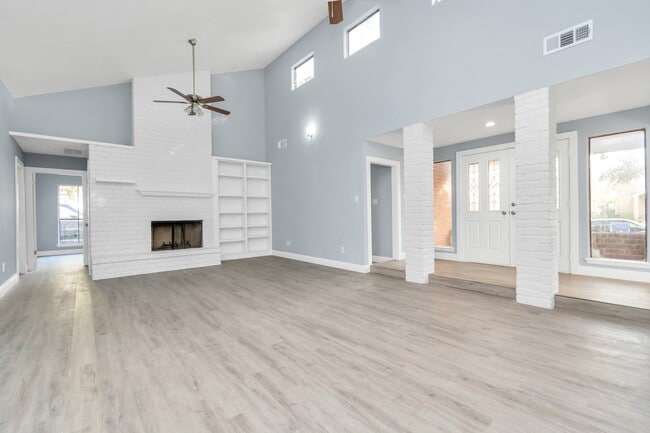 property at 3514 Summit Ln