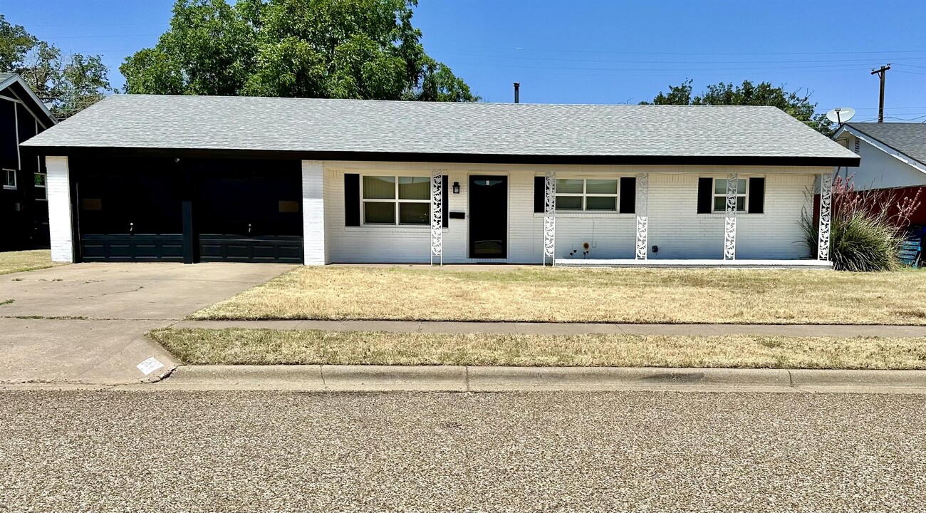 3510 Bangor Dr in Lubbock, TX - Building Photo