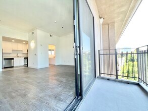 8813 Burton Way-Unit -316 in Los Angeles, CA - Building Photo - Building Photo