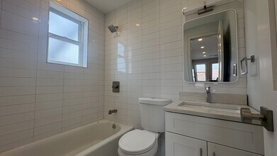 5-12 Beach 130th St, Unit 2B in Queens, NY - Building Photo - Building Photo