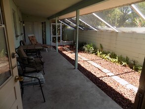 2695 S East Ave in Sarasota, FL - Foto de edificio - Building Photo