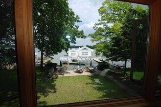 2310 N Lake Dr in Oconomowoc, WI - Building Photo - Building Photo