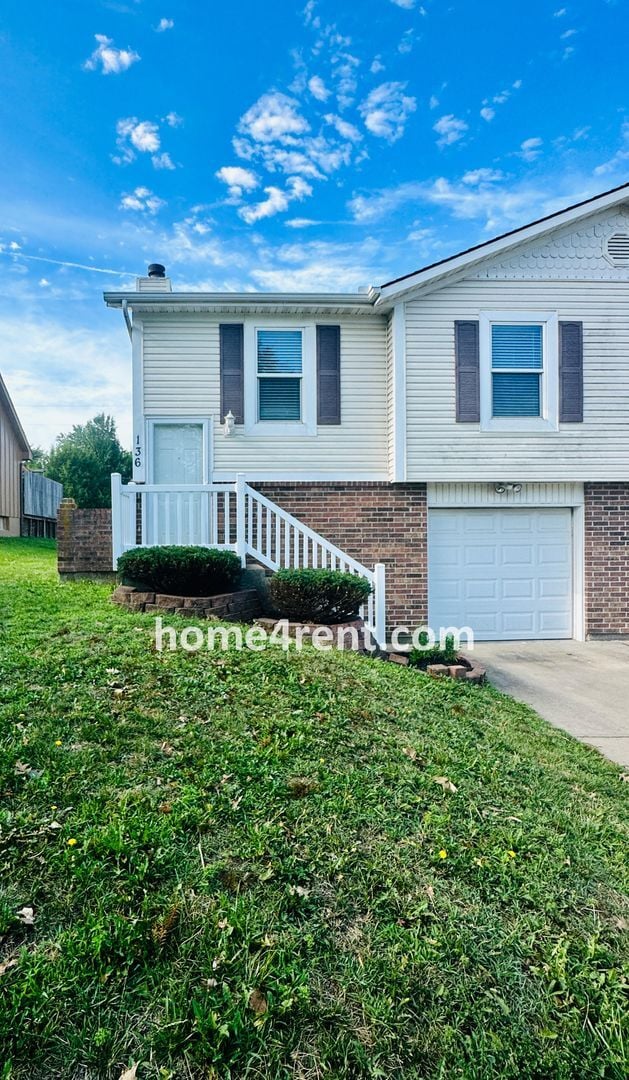 136 N Saxony Dr in Olathe, KS - Building Photo - Building Photo