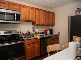1027 Commonwealth Ave in Boston, MA - Building Photo