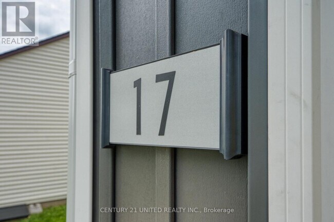 17 Kirk St in St Catharines, ON - Building Photo - Building Photo