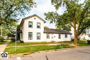 229 E William St in Kendallville, IN - Building Photo