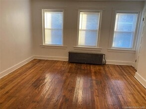 14 Portland St in Middletown, CT - Building Photo - Building Photo