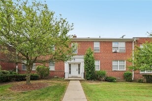 3279 Warrensville Center Rd, Unit 15D in Shaker Heights, OH - Building Photo
