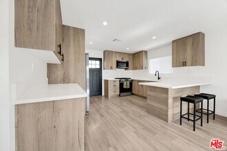 2206 N Brighton St in Burbank, CA - Building Photo - Building Photo