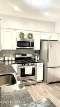136 Sophee Ln in Lakewood, NJ - Building Photo - Building Photo