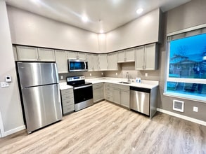 2330 Yakima Ct in Tacoma, WA - Building Photo - Building Photo