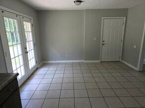 106 Mae St in Starkville, MS - Foto de edificio - Building Photo