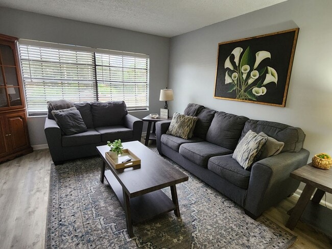 property at 216 Glenview Blvd