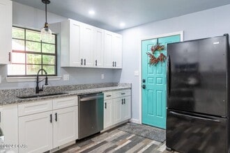 1734 Bamby St in Neosho, MO - Building Photo - Building Photo