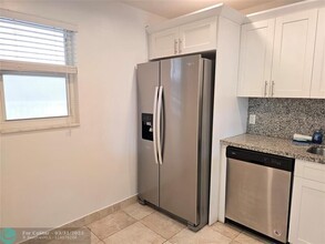 410 SE 2nd St in Hallandale Beach, FL - Foto de edificio - Building Photo