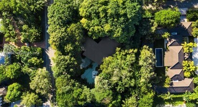 4895 SW 88th St in Miami, FL - Building Photo - Building Photo