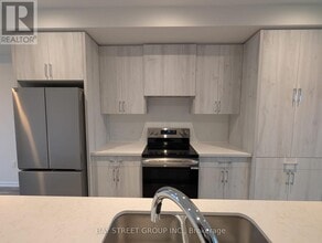 23 Helmkay Ave in Richmond Hill, ON - Building Photo - Building Photo