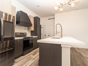 Chelsea in St. Louis, MO - Building Photo - Interior Photo