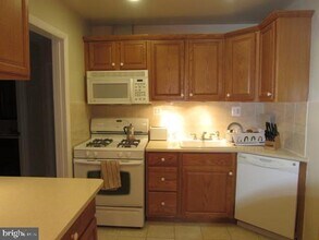 2131 Pimmit Dr in Falls Church, VA - Building Photo - Building Photo