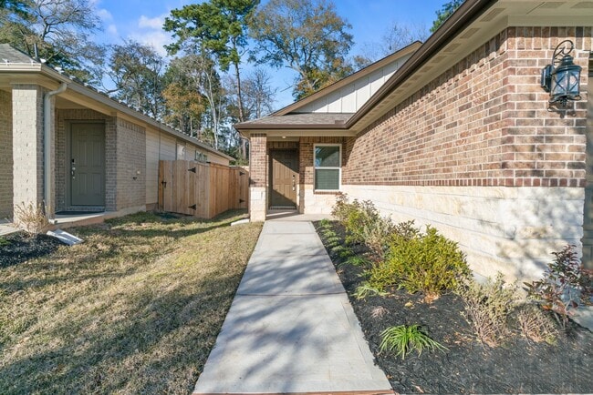 property at 2014 Darlington Oak Dr