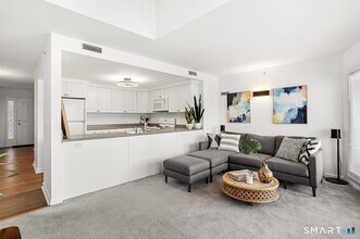 3250 Fairfield Ave in Bridgeport, CT - Building Photo - Building Photo