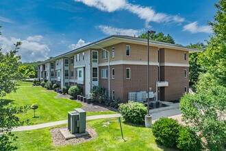 Southview Senior Apartments in Des Moines, IA - Building Photo - Building Photo