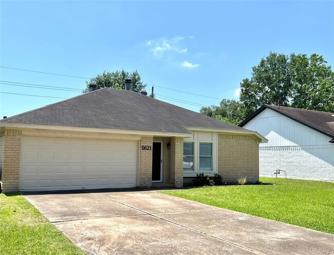 5621 Village Way Dr. in Katy, TX - Building Photo - Building Photo