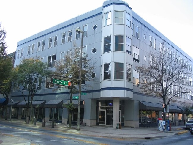 113 W Wayne St, Unit 410