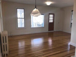 52 Prospect Ave in Sea Cliff, NY - Building Photo - Building Photo