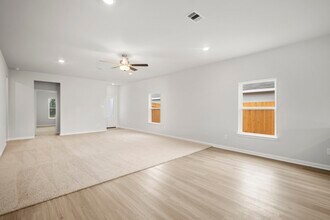 15846 Berry Hl Dr in Conroe, TX - Building Photo - Building Photo
