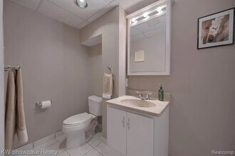 24509 Simmons Dr in Novi, MI - Foto de edificio - Building Photo