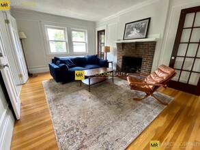 122 Summit Ave, Unit Summit Ave #1 in Brookline, MA - Foto de edificio - Building Photo