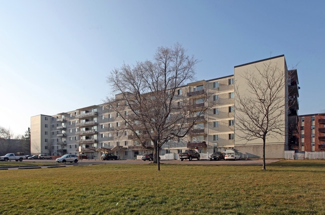 Glen Suites in Oshawa, ON - Building Photo - Building Photo