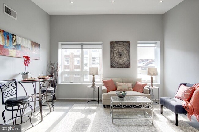 2422 17th St NW in Washington, DC - Building Photo - Building Photo