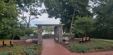 21 Cassidy Dr in Saratoga Springs, NY - Building Photo - Building Photo
